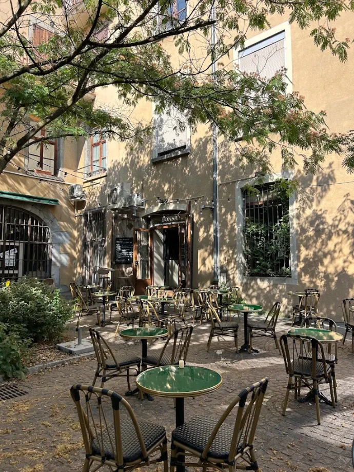 Bar Donna Grenoble : Intérieur du bar Donna dans le vieux Grenoble