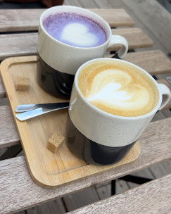 Boissons café et latte : Café de spécialité et matcha latte servis au Bean’Home Café à Neyrpic