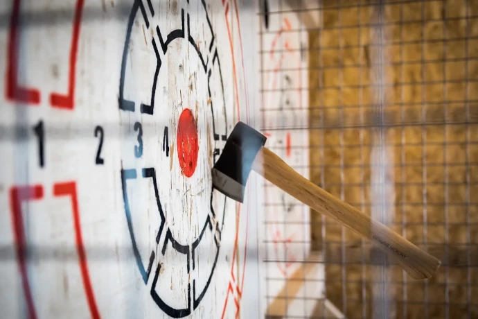 Lancer de hache Grenoble : Session de lancer de hache aux Haches de Grenoble