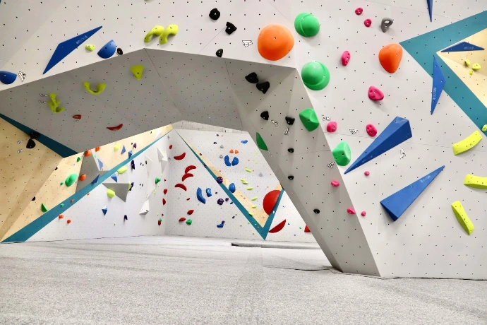 Mur d’escalade AlpAbloc : Mur d’escalade bloc intérieur à AlpAbloc Bourgoin-Jallieu