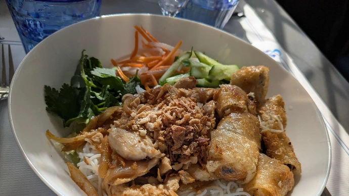 Pho vietnamien : Bol de pho servi au Gourmet Viet Grenoble
