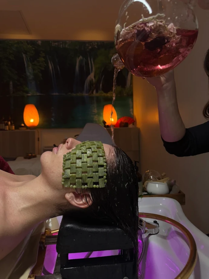 Soin du cuir chevelu et massage crânien