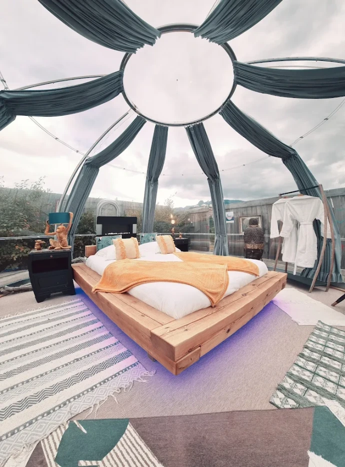 Chambre bulle spa privatif aux Bulles de Savoie